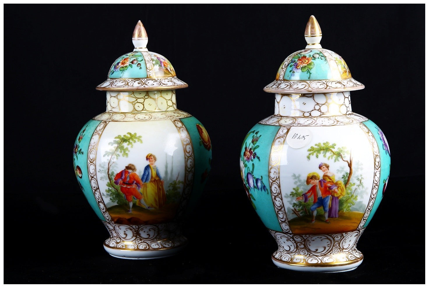 Coppia di antiche potiche in porcellana manifattura Meissen del 1800