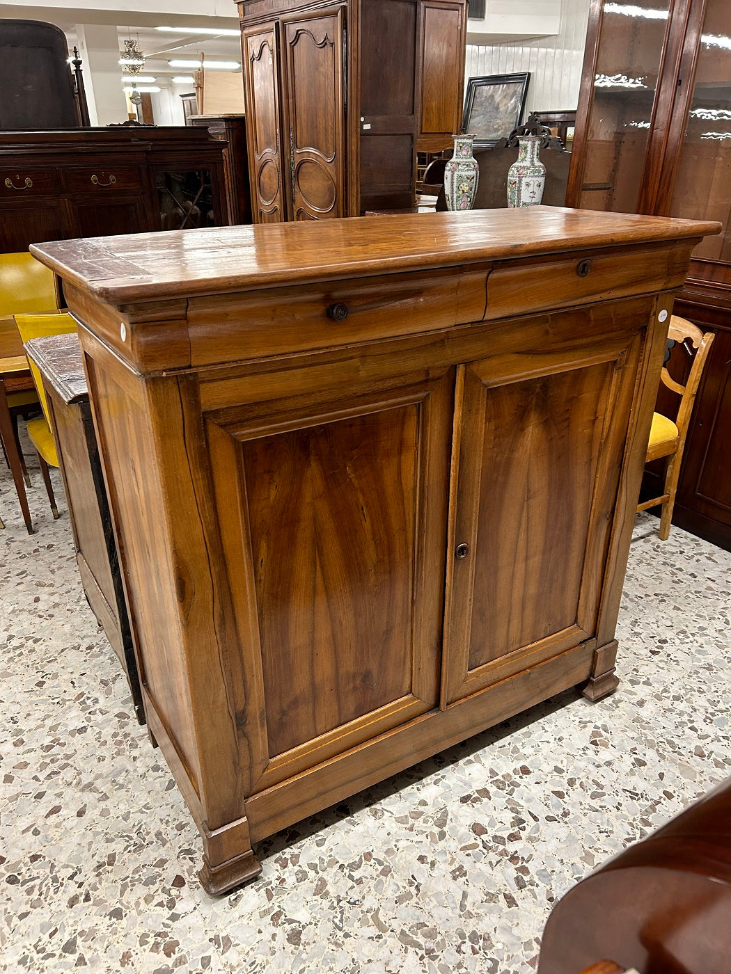 Credenza Francese Stile Luigi Filippo in Legno di noce XIX secolo con 2 ante e 2 cassetti