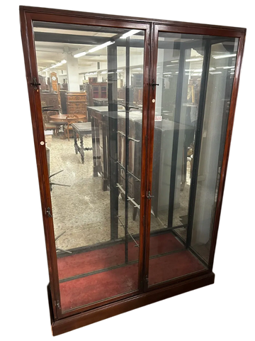 English Display Cabinet from the Late 19th Century in Mahogany