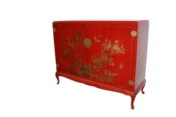 Chinese sideboard from the first half of the 1900s, lacquered and richly decorated