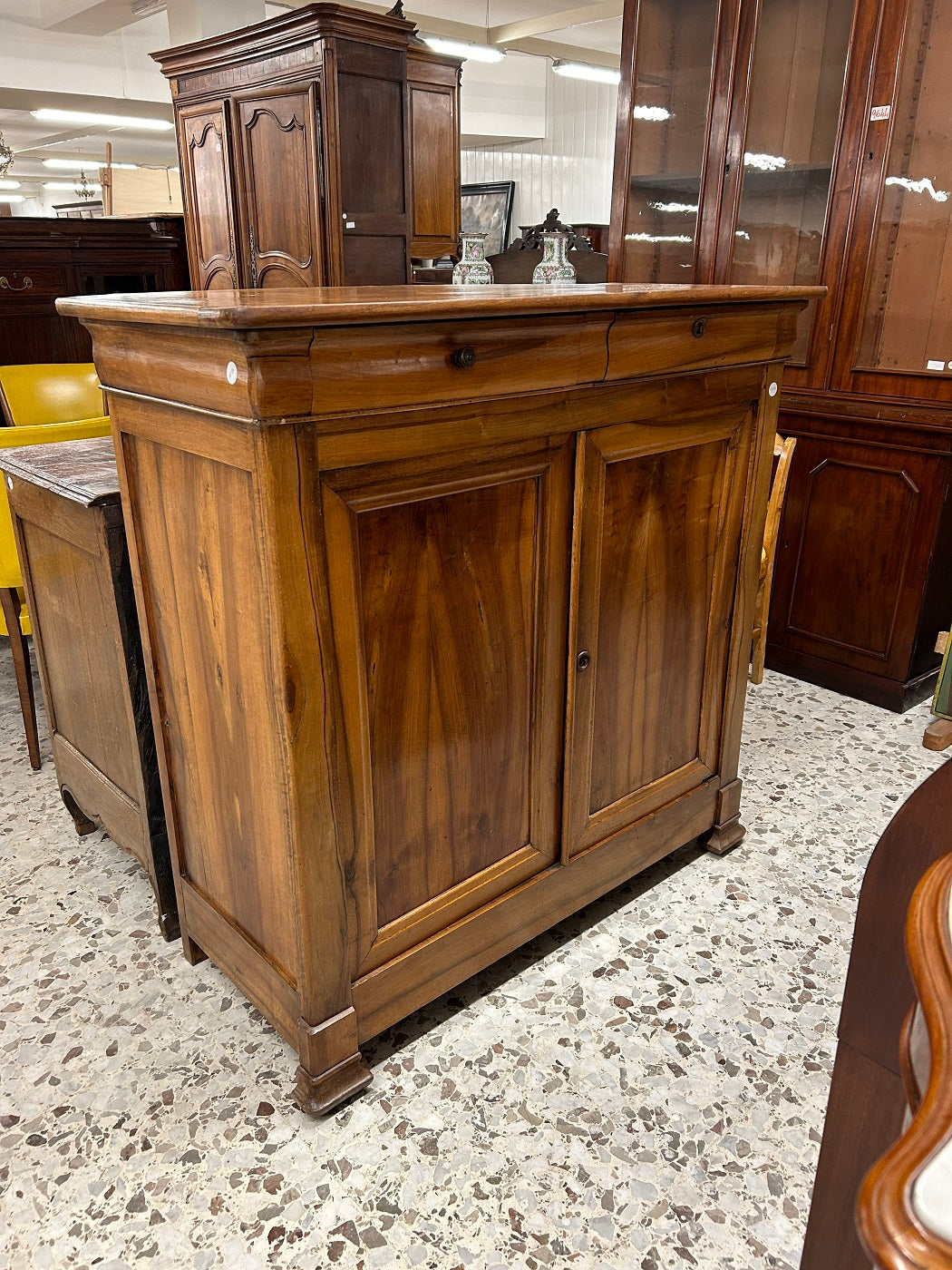 Credenza Francese Stile Luigi Filippo in Legno di noce XIX secolo con 2 ante e 2 cassetti