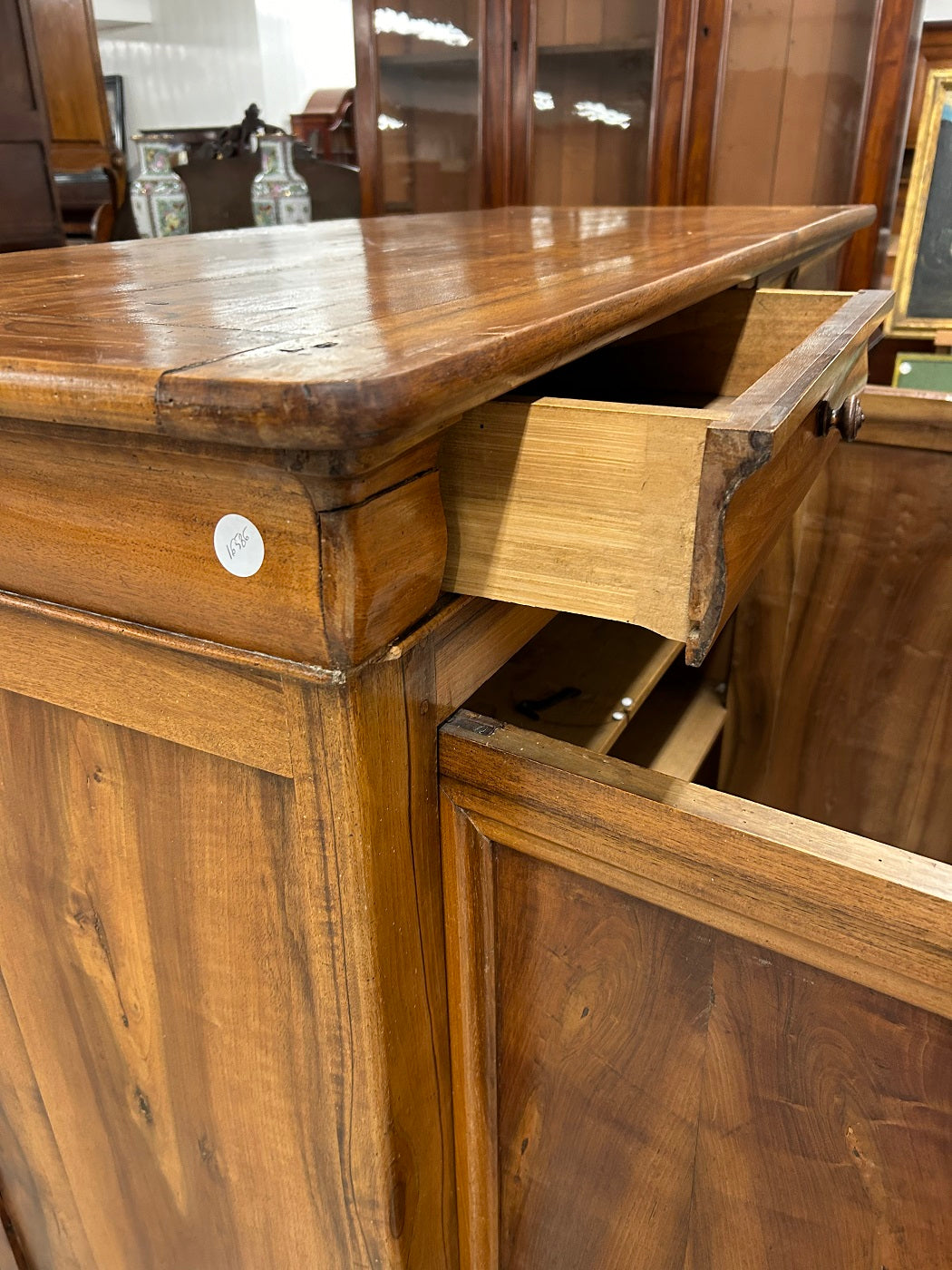 Credenza Francese Stile Luigi Filippo in Legno di noce XIX secolo con 2 ante e 2 cassetti