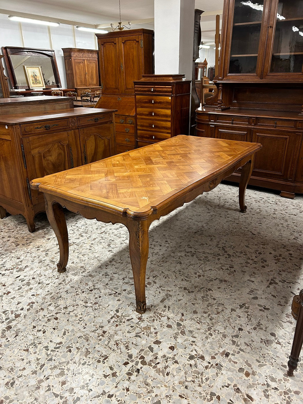 Tavolo Provenzale Con piano Parquettato di Fine 1800 in legno di ciliegio allungabile