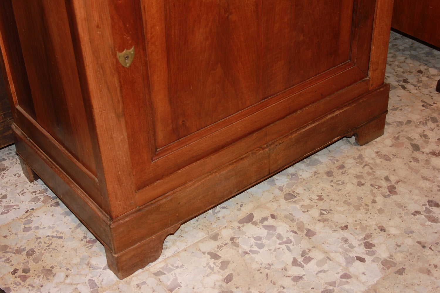 Stipo Credenza Alta Dispensa Francese stile Luigi Filippo in Legno di Noce