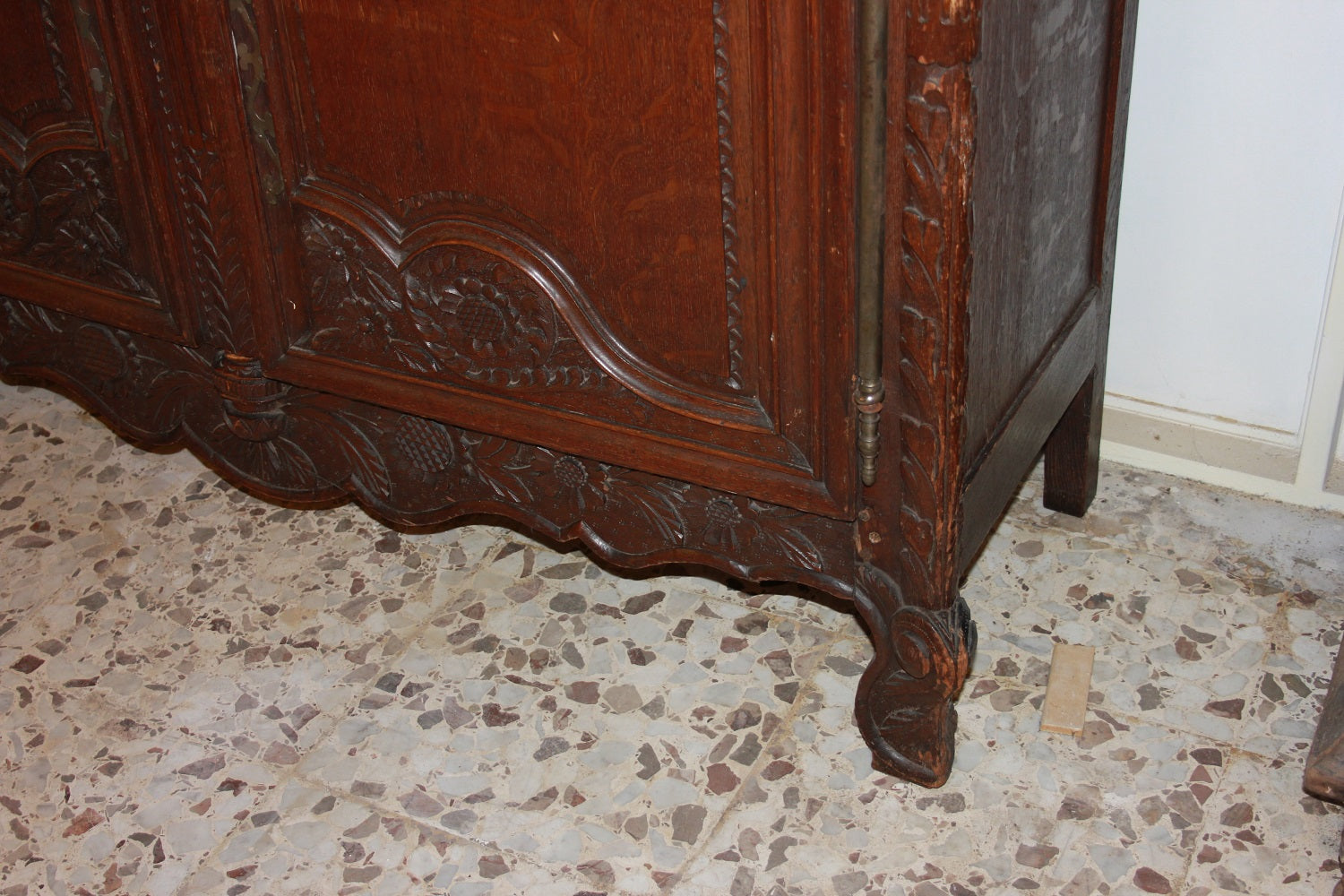 Armadio 2 Porte Riccamente Intagliato in legno di rovere Provenzale Normandia XVIII secolo