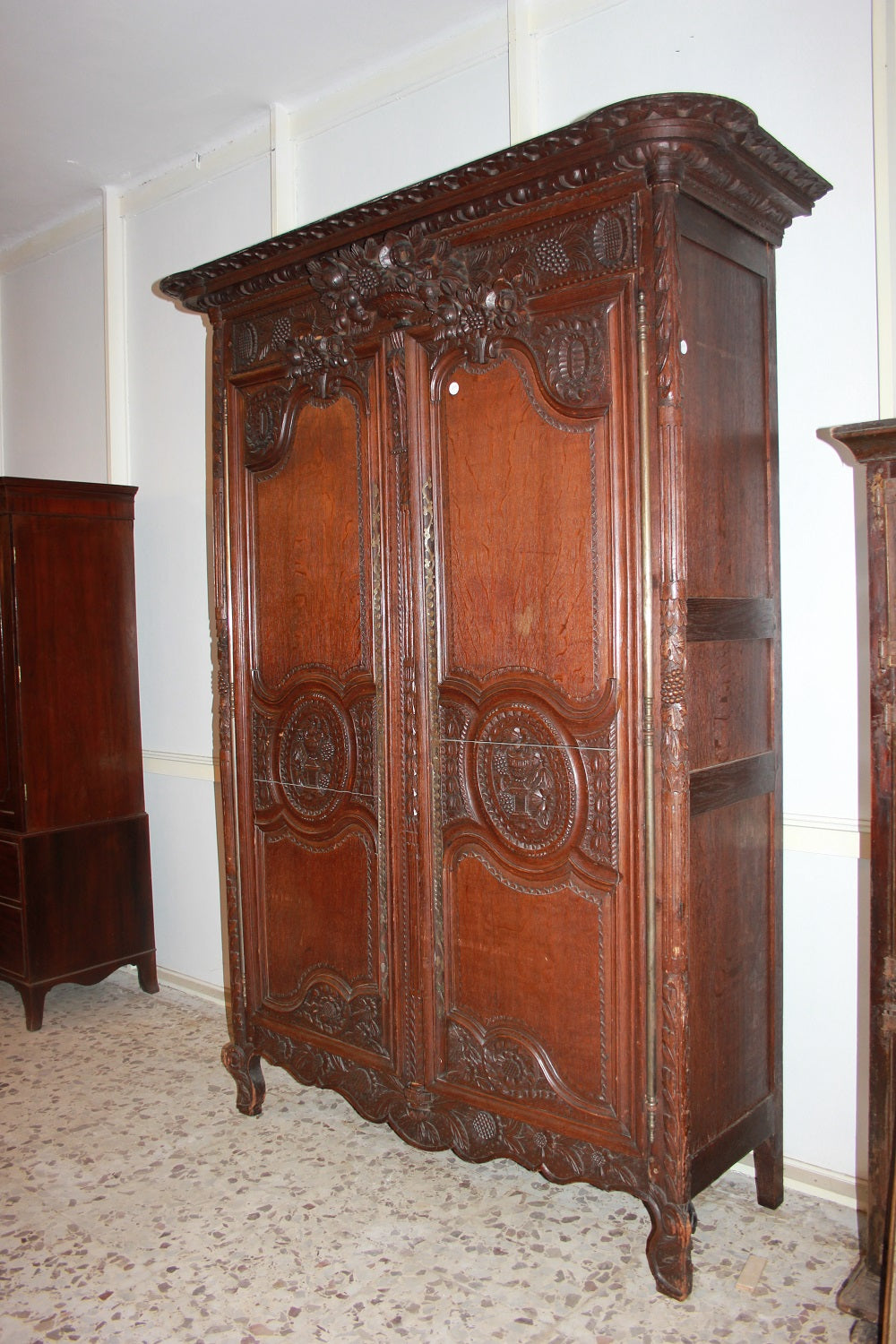 Armadio 2 Porte Riccamente Intagliato in legno di rovere Provenzale Normandia XVIII secolo