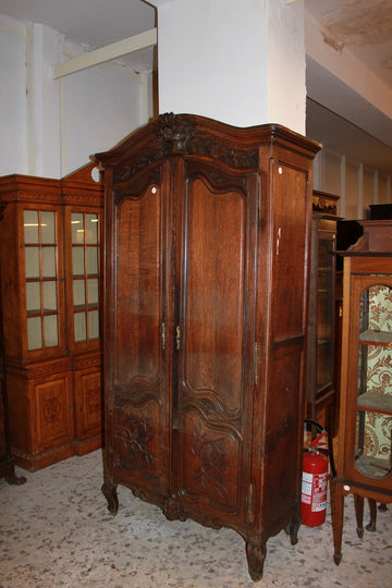 Petit Armoire français du XIXe siècle en bois de chêne de style provençal