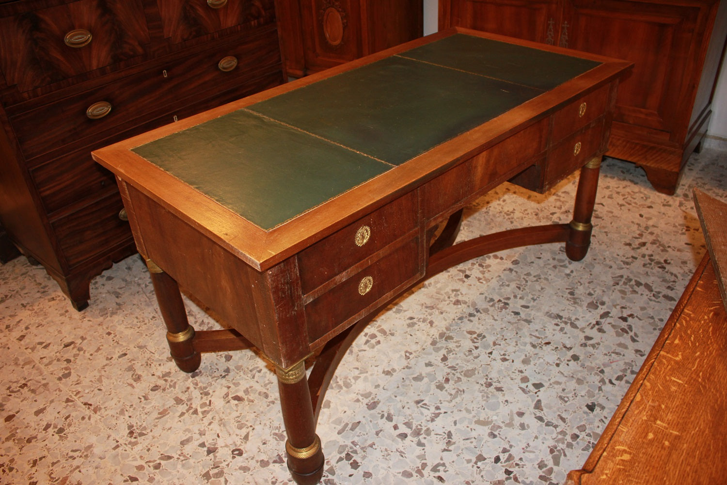 Scrivania Impero di Inizio 1900 Francese in Legno di Mogano con Piano in Pelle