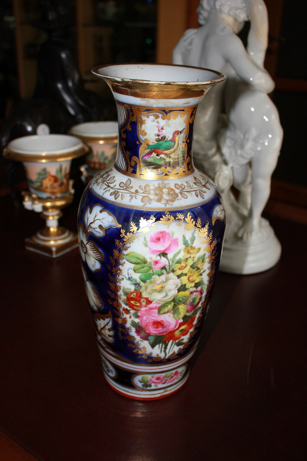 Französische Porzellanvase aus dem 1800 mit Blumendekor