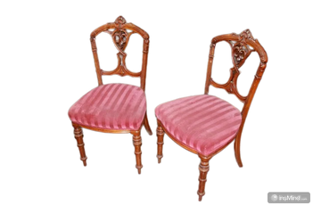 Groupe de 4 chaises en noyer à motifs sculptés de style victorien du 19ème siècle