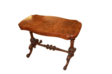 Irish biscuit-shaped center table from the first half of the 19th century in walnut root