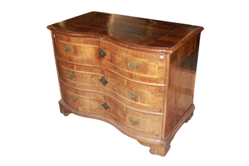 Superbe commode 1700 de style Marie-Antoinette en noyer