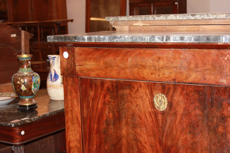 Secretaire francese di metà 1800 stile Impero con bocchette in bronzo e piano in marmo nero