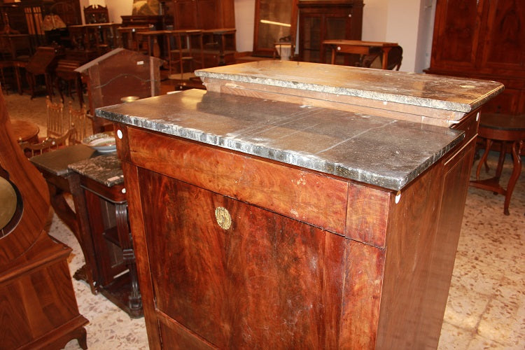 Secretaire francese di metà 1800 stile Impero con bocchette in bronzo e piano in marmo nero