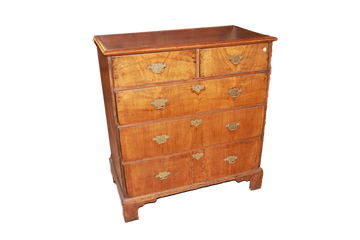 English chest of drawers from the 1700s, Queen Anne style, in walnut wood