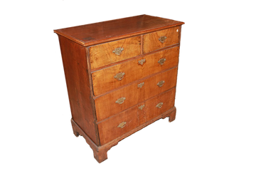 English chest of drawers from the 1700s, Queen Anne style, in walnut wood