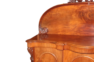 Buffet Sideboard anglaise du 19ème siècle en bois de mahogany avec une corniche sculptée