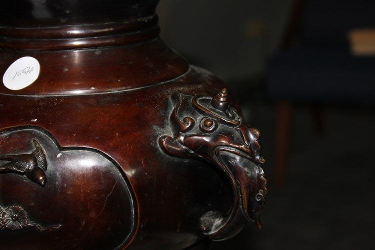 Grande Vaso Cinese del 1800 in Bronzo Con animali in Rilievo