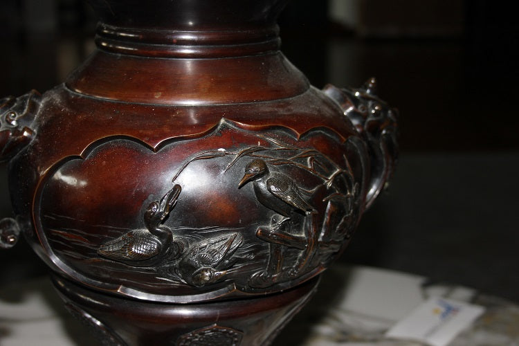 Grande Vaso Cinese del 1800 in Bronzo Con animali in Rilievo