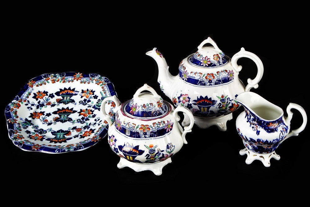 Antico servizio da tè del 1800 in porcellana composto da 16 pezzi