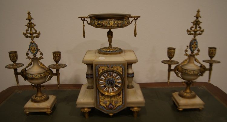 Antico orologio da tavolo con candelieri francese del 1800